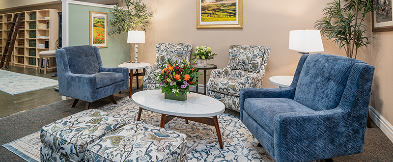 seating-area Finnegan & Associates office space - 4 chairs, table